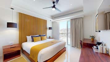 Classic Studio, 1 King Bed, City View