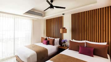 Caja de seguridad en la habitación y escritorio