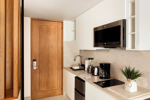 Studiosuite – classic, 1 kingsize-seng, tekjøkken, byutsikt | Minibar, safe på rommet, skrivebord og skrivebord for bærbar PC