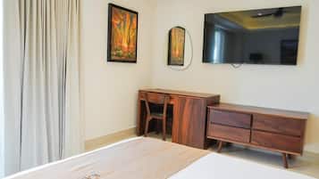 Minibar, in-room safe, desk, laptop workspace