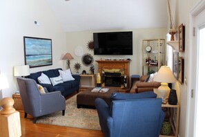 Living area - Canal Home, Boat Dock, Close Beach Access by Williamson Realty (Ocean Isle Beach)