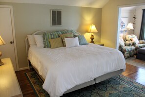 4 bedrooms, free WiFi, bed sheets - Canal Home, Boat Dock, Close Beach Access by Williamson Realty (Ocean Isle Beach)