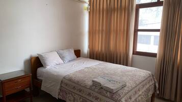 Desk, laptop workspace, free WiFi