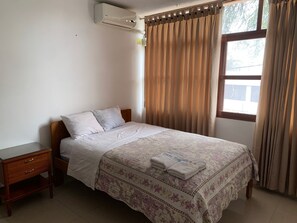 Desk, laptop workspace, free WiFi