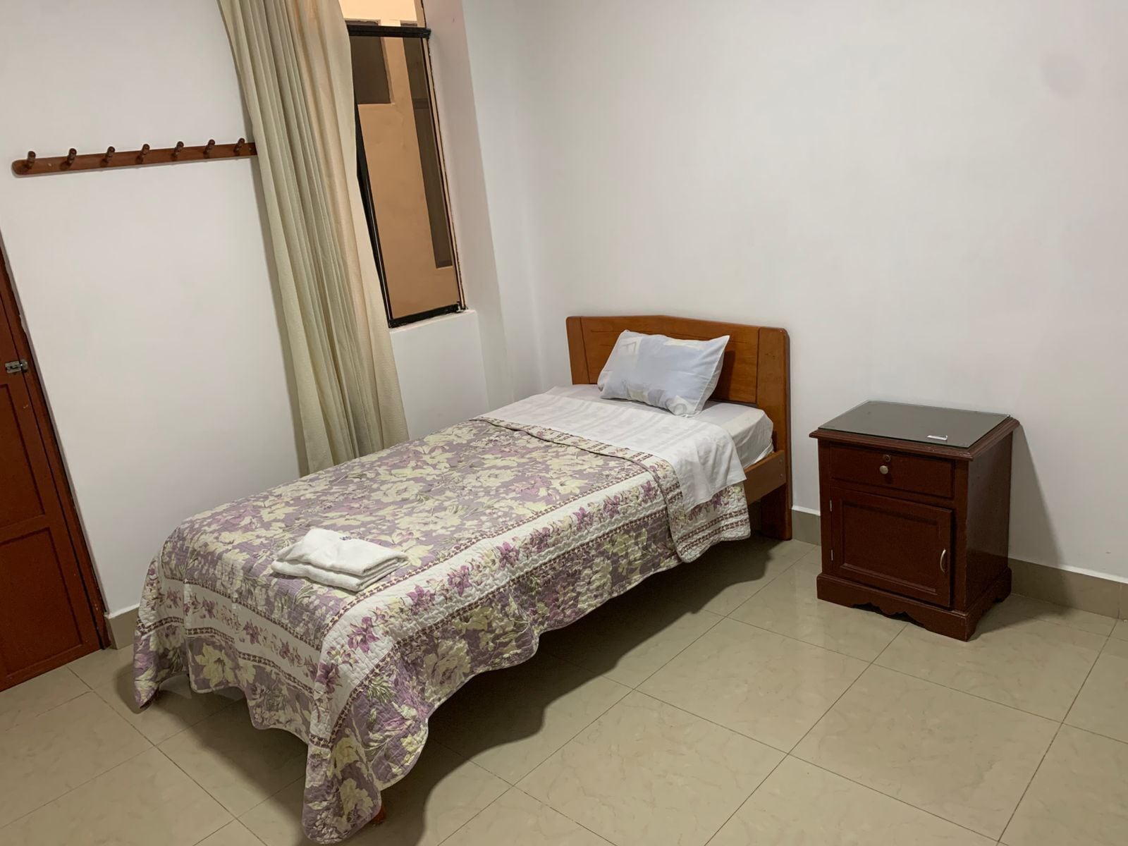 Rom – classic | Skrivebord, skrivebord for b ærbar PC og wi-fi (inkludert)