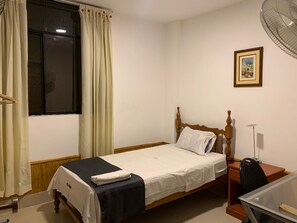 Habitación clásica | Escritorio, espacio para trabajar con laptop y wifi gratis