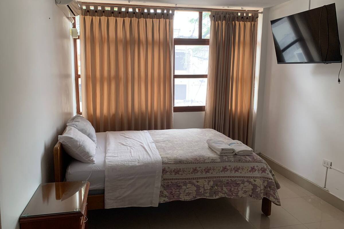 Habitación básica | Escritorio, espacio para trabajar con laptop y wifi gratis