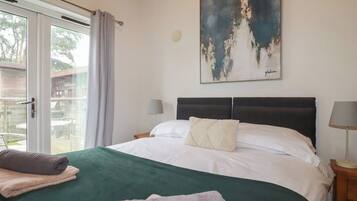 2 bedrooms, individually decorated, individually furnished, free WiFi