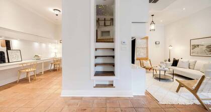 Spacious and Charming Modern 3-bedroom house in Leslieville w/ Hot Tub