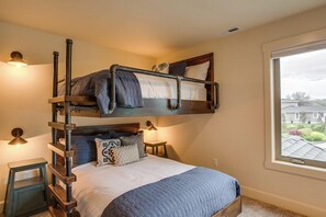 4 makuuhuonetta, silitysrauta/-lauta, Wi-Fi