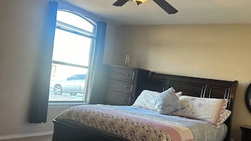 4 bedrooms, iron/ironing board, WiFi, bed sheets