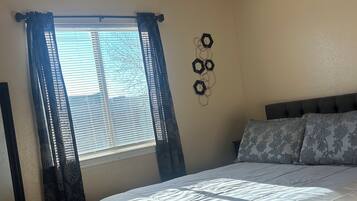 4 habitaciones, tabla de planchar con plancha, wifi y ropa de cama