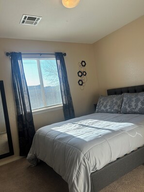 4 bedrooms, iron/ironing board, WiFi, bed sheets