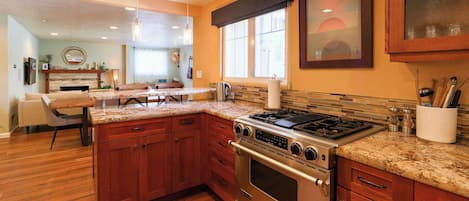 Fridge, oven, stovetop, dishwasher