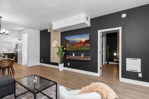 Smart TV, computer monitors