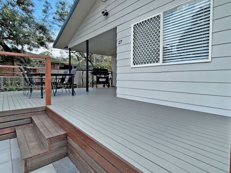 Outdoor dining. 4 Bedroom Family Beachhouse backing on to bush