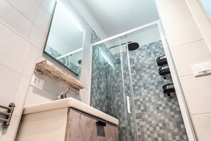 Apartment, 1 Bedroom, Balcony, Ocean View | Bathroom