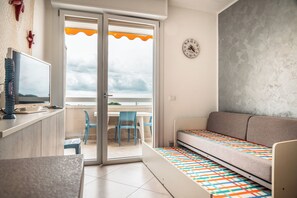 Apartment, 1 Bedroom, Balcony, Ocean View | Living room