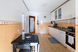 Refrigerador, microondas, horno y lavavajillas 