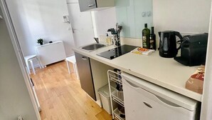 茶具/咖啡用具、冰箱、微波炉