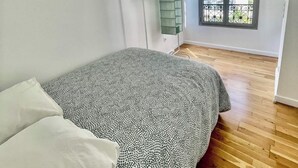 1 多间卧室、熨斗/熨衣板、WiFi、床单