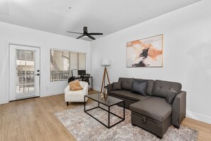 Smart-tv en een computerscherm