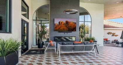 2BR Retreat-Pool, BBQ,Prkng, Yoga Rm, Gym, Cabanas