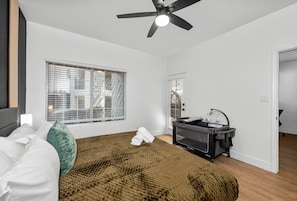 2 bedrooms, iron/ironing board, travel cot, free WiFi