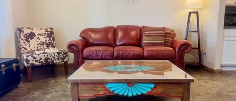 Een smart-tv en een open haard