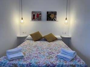 1 slaapkamer, een strijkplank/strijkijzer, wifi, beddengoed