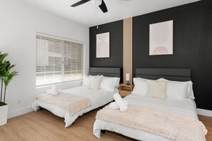 2 makuuhuonetta, silitysrauta/-lauta, vauvan matkasänky, ilmainen Wi-Fi