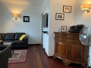 Deluxe-Suite, 1 Schlafzimmer, Küche, Hügelblick | Bettwäsche aus ägyptischer Baumwolle, hochwertige Bettwaren