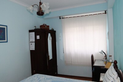 Blue room near Lisbon airport and Oriente train station.