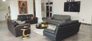 Reception - ADJ ROYALTY HOTELS & SUITES LTD (Benin City)