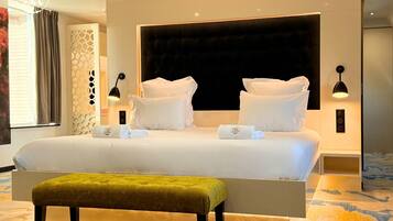 Suite Royal, vista al viñedo | Sábanas de algodón egipcio y ropa de cama de alta calidad