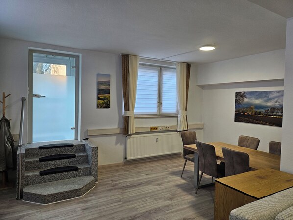 Dining - Central apartment 70 m² up to 4 persons - close to the main station & trade fair Essen (Essen)
