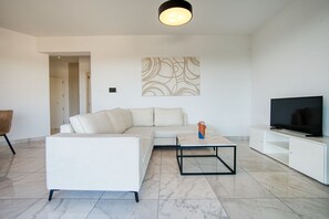 Smart TV - Forest 402 2 BED - Two Bedroom Apartment, Sleeps 4 (Pafos)