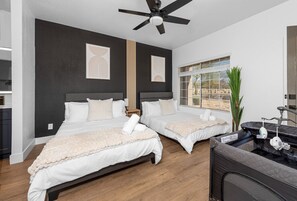 2 bedrooms, iron/ironing board, travel crib, free WiFi - Sleek 2BR:Pickleball Ct, Heated Pool, BBQ (Scottsdale)