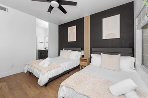 2 bedrooms, iron/ironing board, travel crib, free WiFi - Sleek 2BR-Pool, Prkng, BBQ, Yoga Rm, Gym, Cabanas (Scottsdale)
