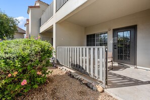 Property grounds - Sleek 2BR:Pickleball Ct, Heated Pool, BBQ (Scottsdale)