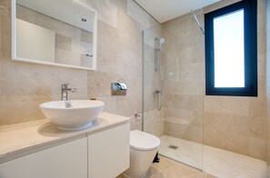 Douche, serviettes fournies