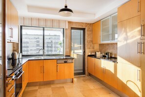 Private kitchen - Elegant Flat in Benfica (Lisbon)