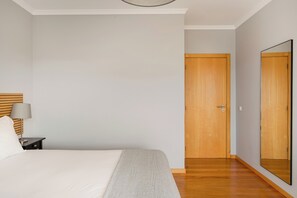 Family Apartment, 2 Bedrooms, Non Smoking, Balcony | 2 bedrooms, iron/ironing board, free WiFi - Elegant Flat in Benfica (Lisbon)