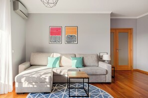 Family Apartment, 2 Bedrooms, Non Smoking, Balcony | Living room - Elegant Flat in Benfica (Lisbon)