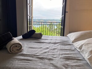 4 bedrooms, WiFi, bed sheets