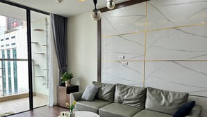 Căn hộ Deluxe, 3 phòng ngủ, quang cảnh thành phố | Khu phòng khách