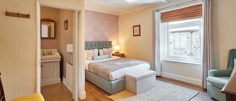 2 habitaciones, tabla de planchar con plancha, cuna de viaje y wifi