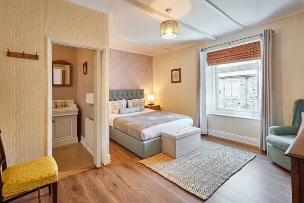 2 bedrooms, iron/ironing board, travel crib, bed sheets