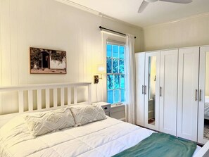 3 bedrooms, iron/ironing board, WiFi, bed sheets