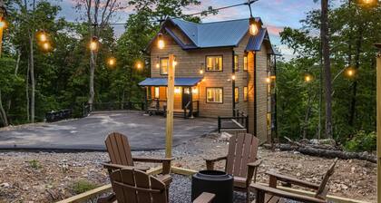 Smokies/modern'25 cabin/King bed/Indoor POOL/Hot tub/Theatre/Pet/Parking/privacy